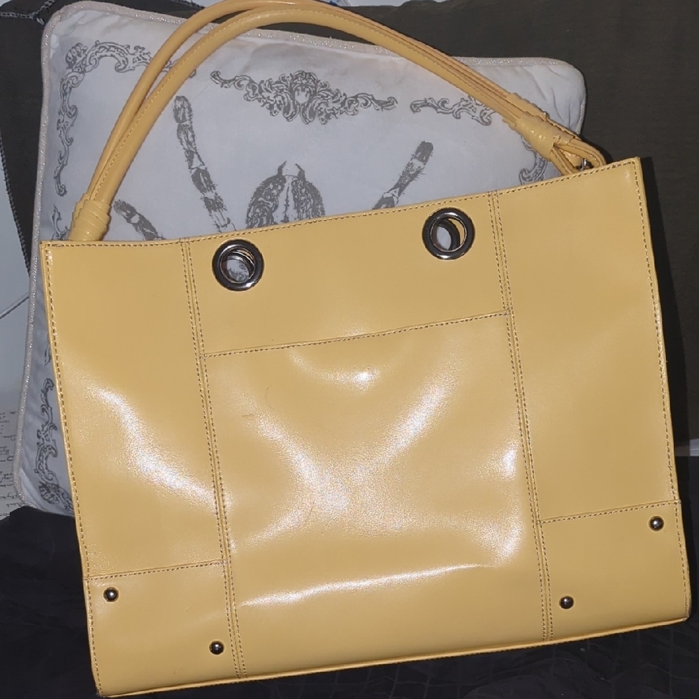 Wilsons Leather Yellow Tote with Structured Design